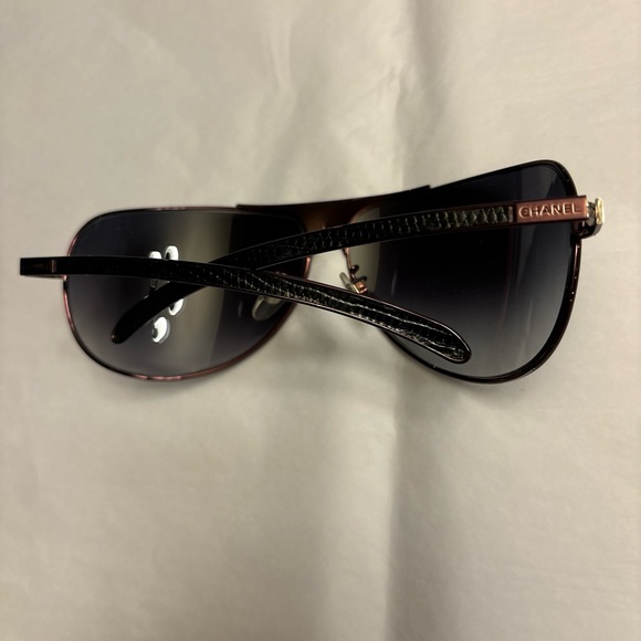 Authentic unisex Vintage Chanel Aviator Sunglasses With Alligator Trim - Picture 8 of 12